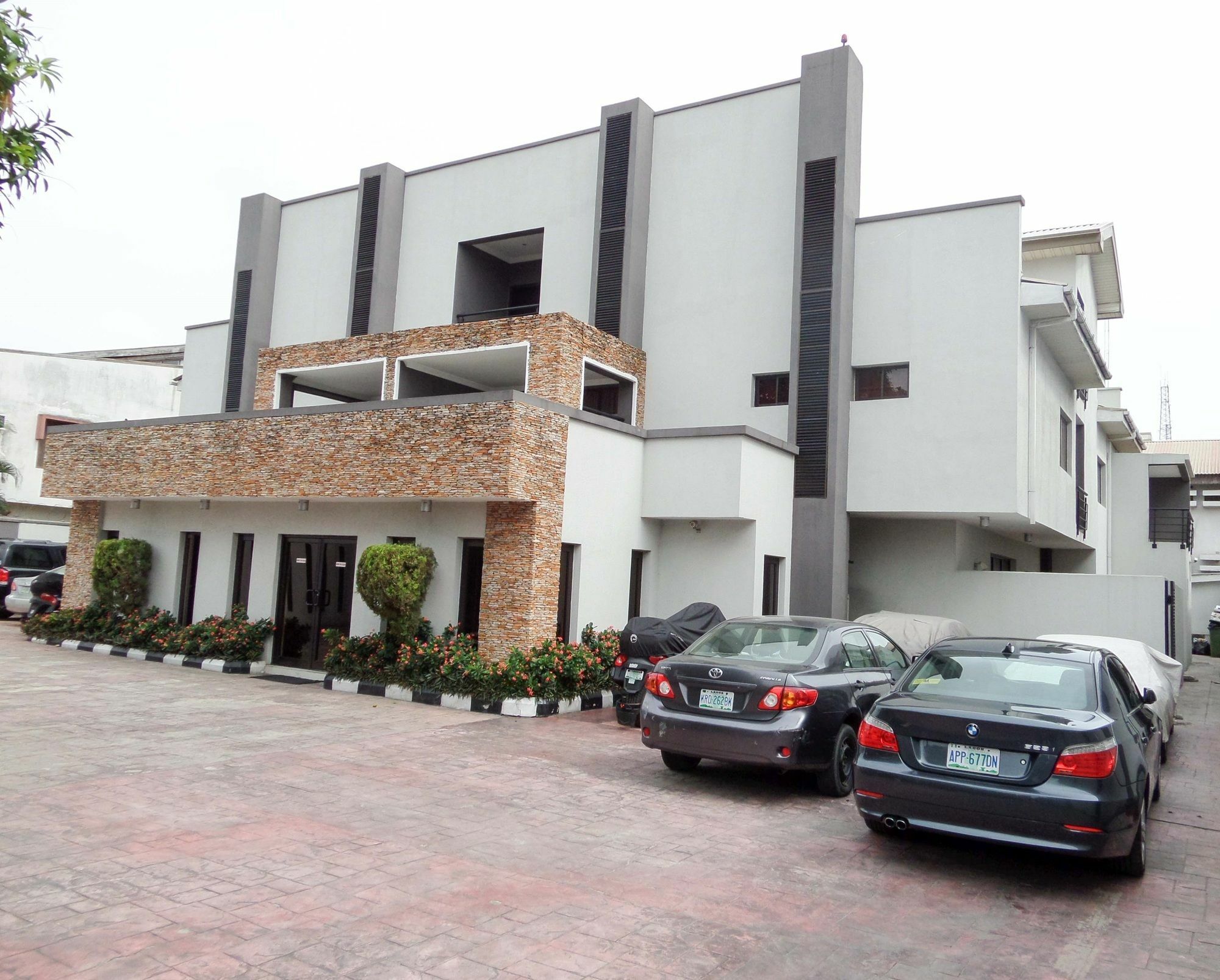 S & S Hotel & Suites Lagos Exterior photo