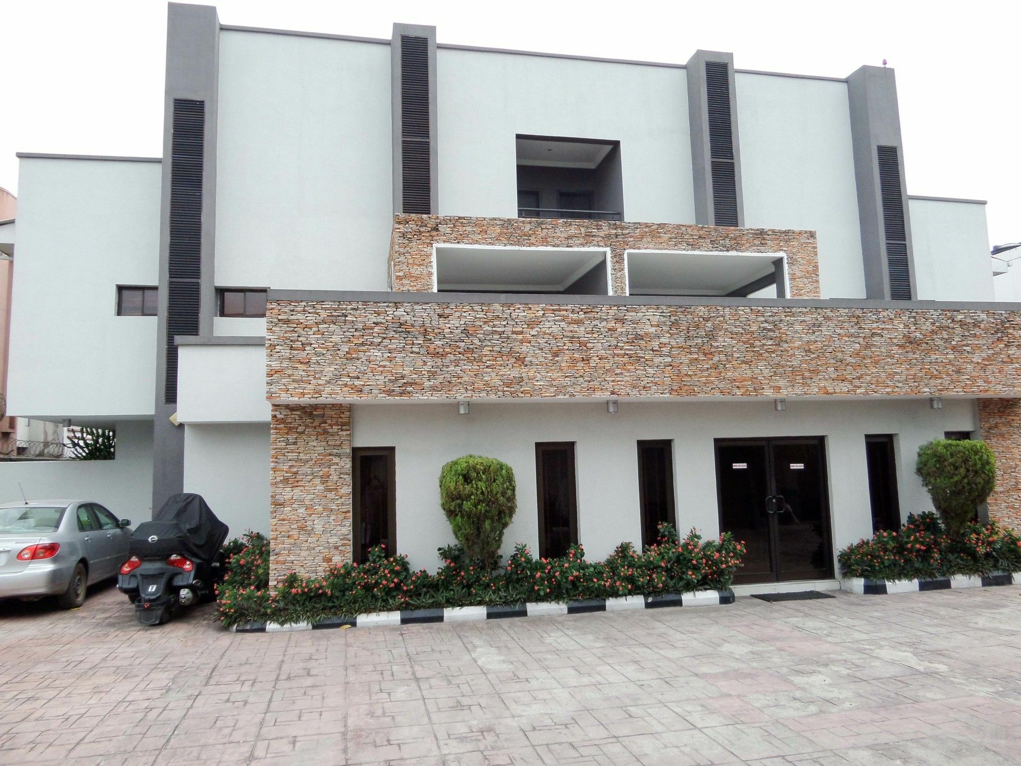 S & S Hotel & Suites Lagos Exterior photo